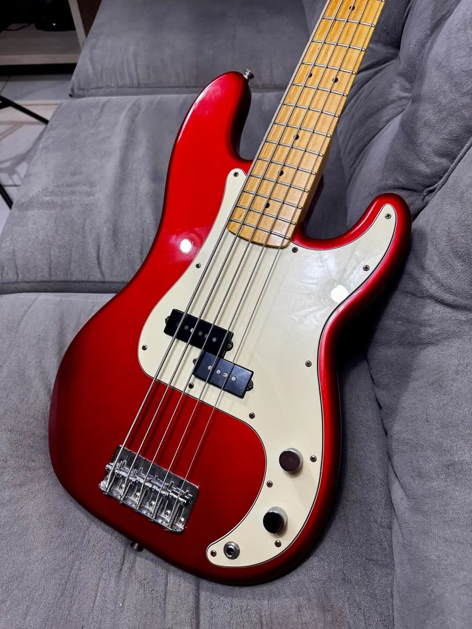 Baixo Squier fender Precision Modified 5 cordas raro candy red  - Foto 2