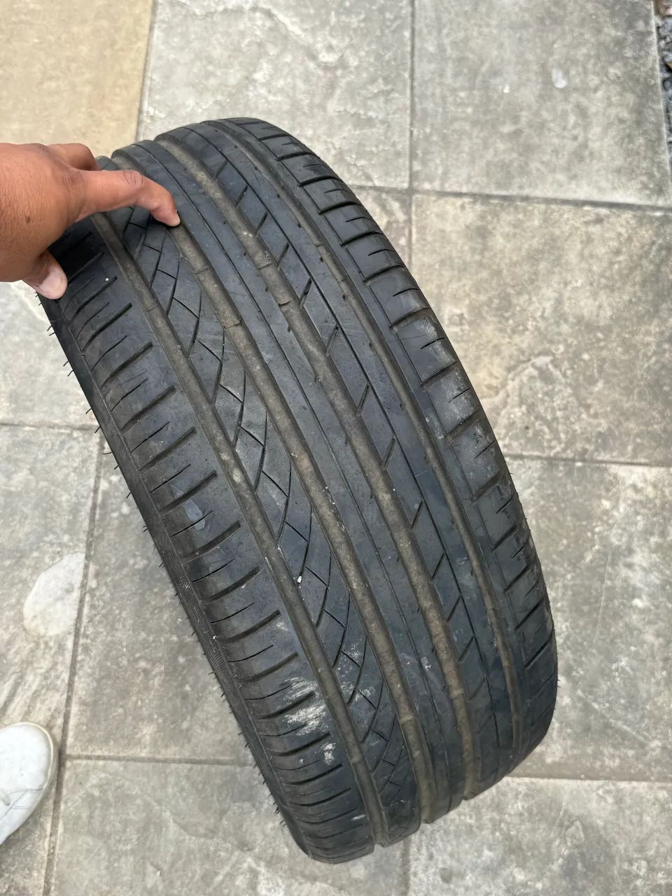 VENDO PNEU EM ÓTIMO ESTADO