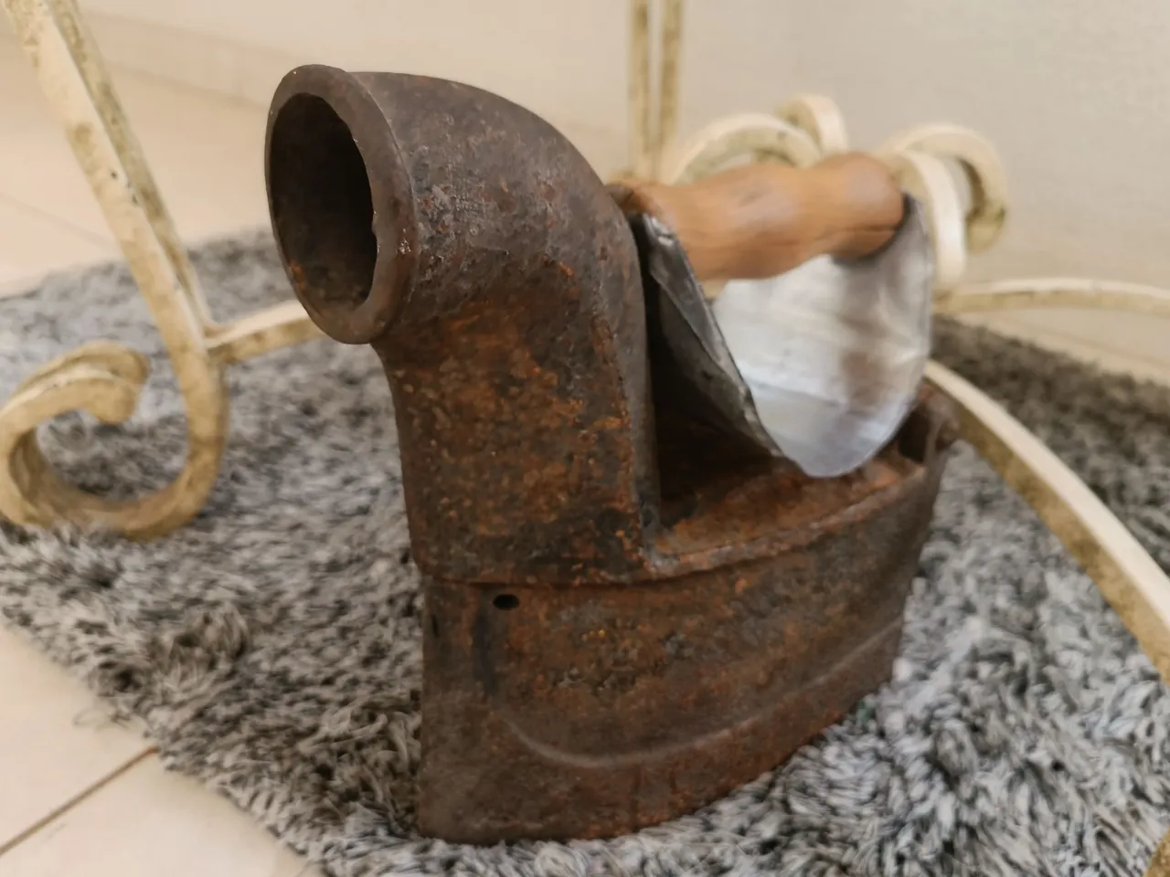 Antigo Ferro de Passar a Carvão