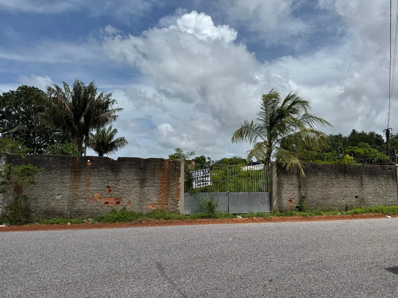 Terreno 1.400m² Murado c/ Portão Novo - Brasil Novo - Troco ou Parcelo 