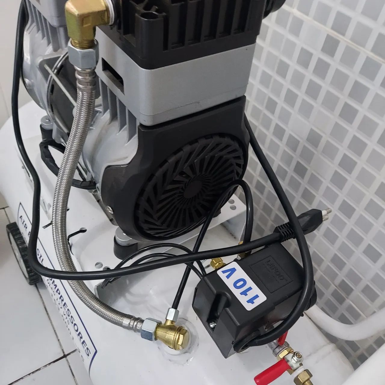 Compressor de Ar odontológico   isento oleo 50 Litros - Foto 3