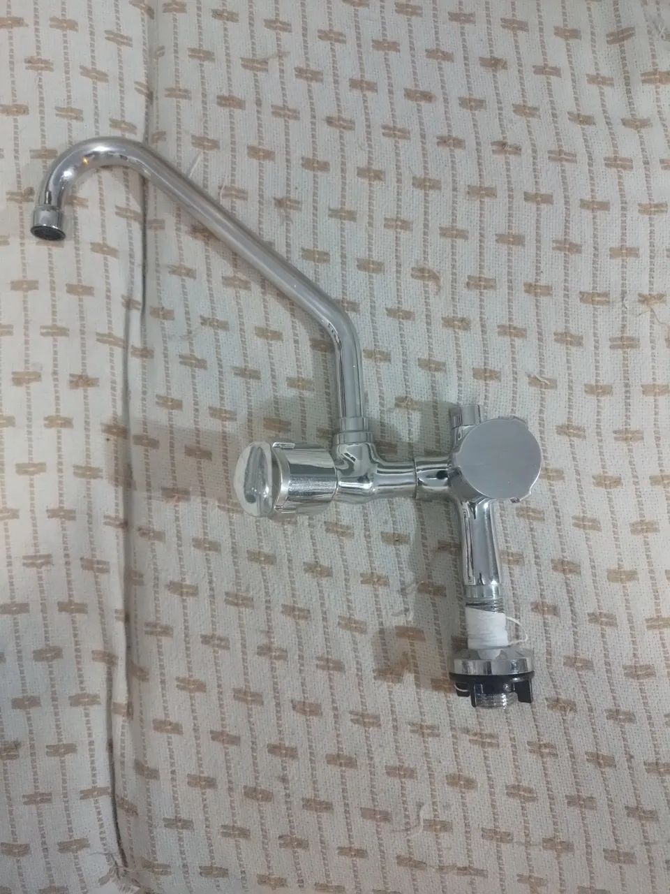 Torneira Docol para Cozinha em Aço Inox com entrada para filtro.