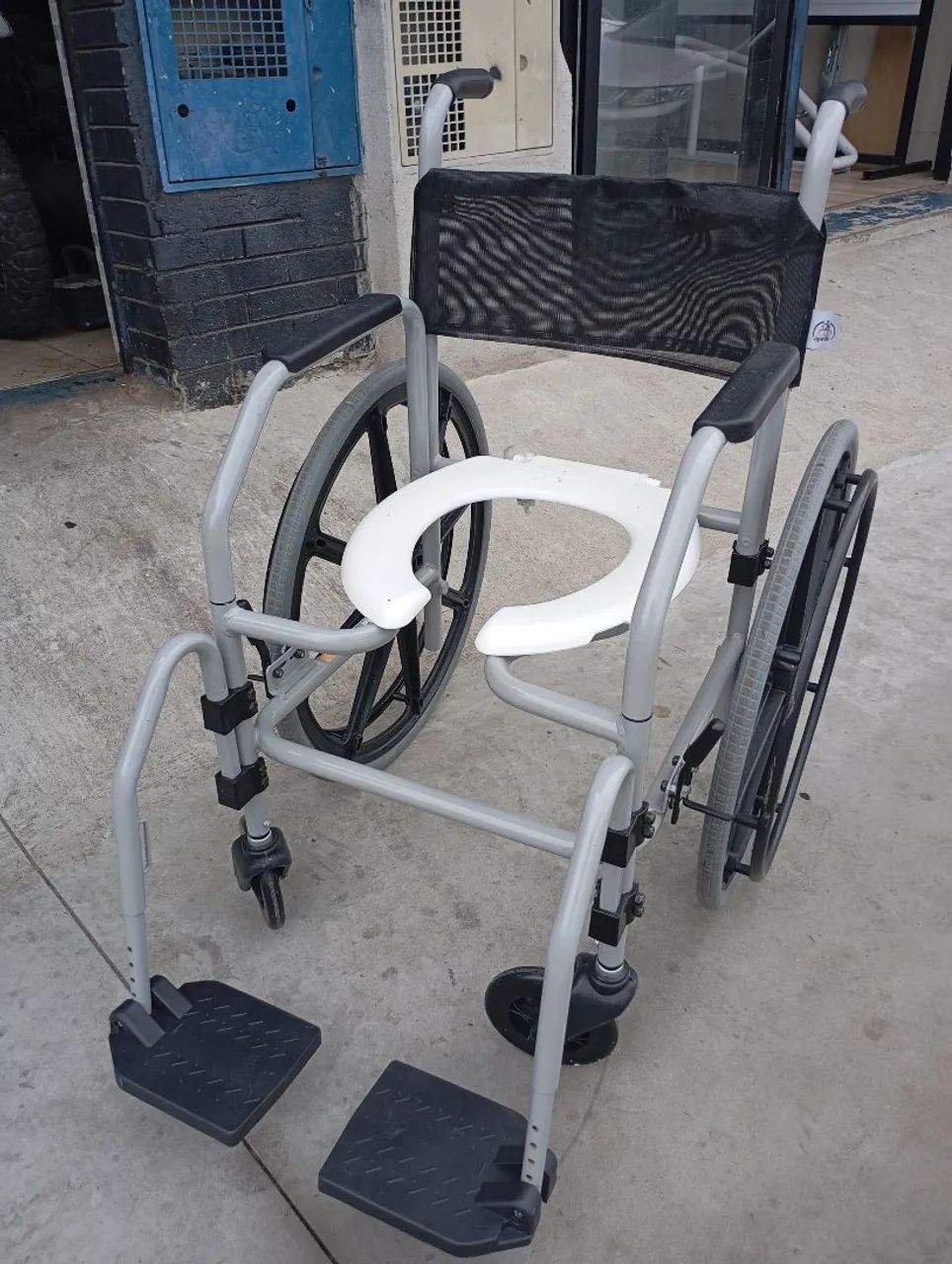 Cadeira de Banho com Assento Sanitário