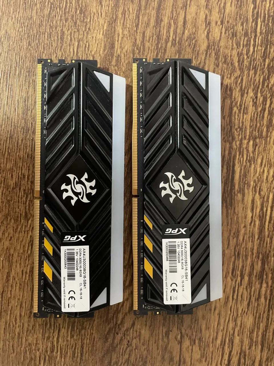 Memória RAM XPG DDR4 3000MHz 16GB (2x8GB)