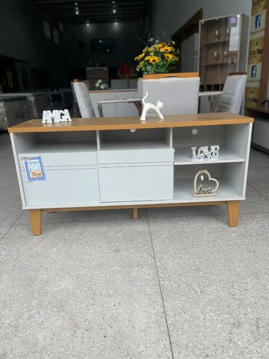 Bancada Tauros Pés Retrô Para Tv De Até 55 Polegadas Freijó/Off White Perolizado Em Oferta