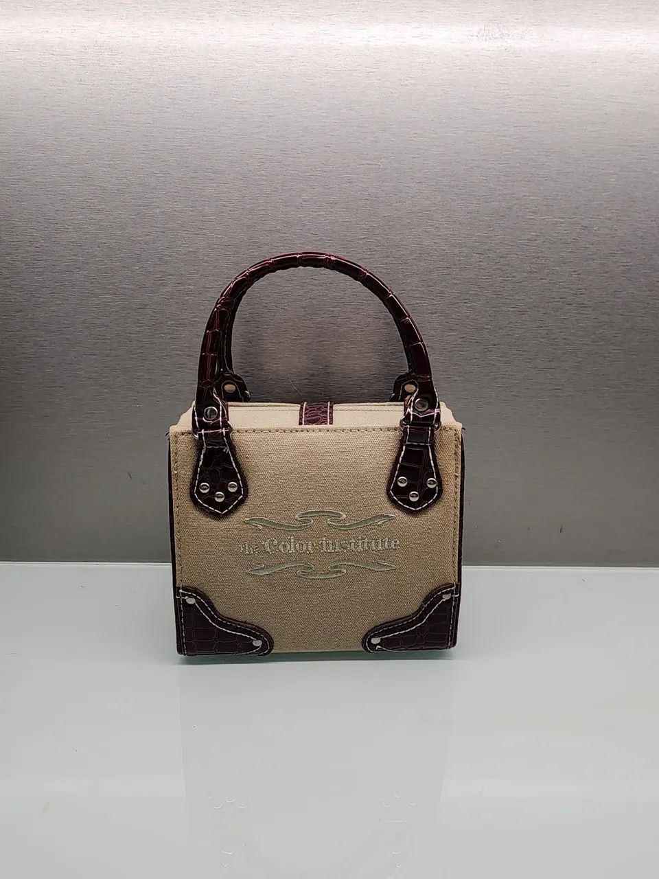 Bolsa de mão bege com detalhes marrom vintage. - Foto 2