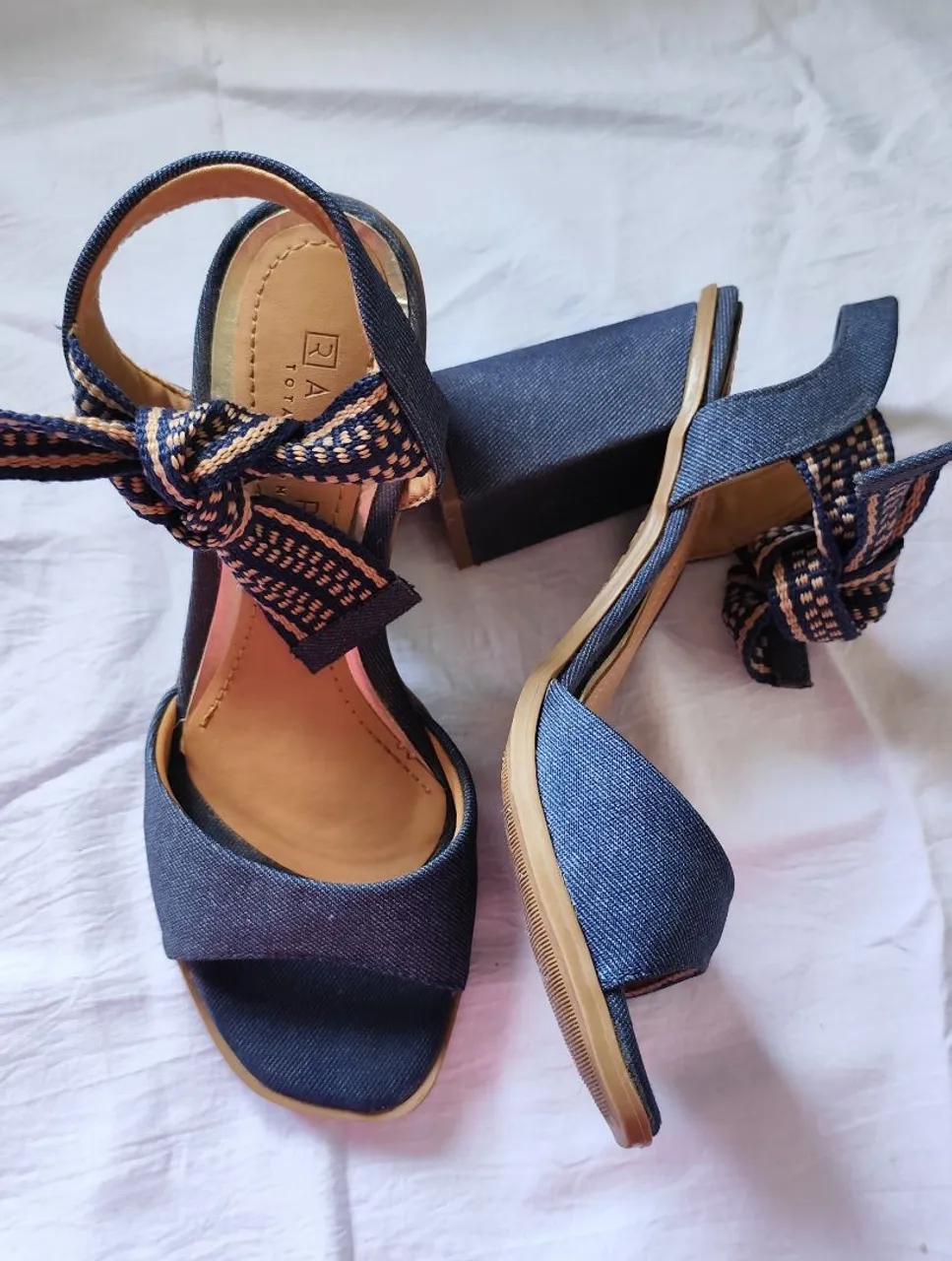 Sandália Jeans com Detalhe de Laço