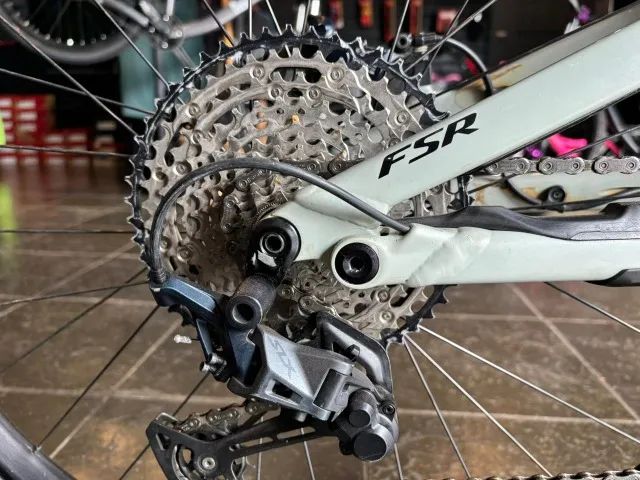 Bicicleta Seminova Specialized Turbo Levo G2 Alloy  - Foto 2