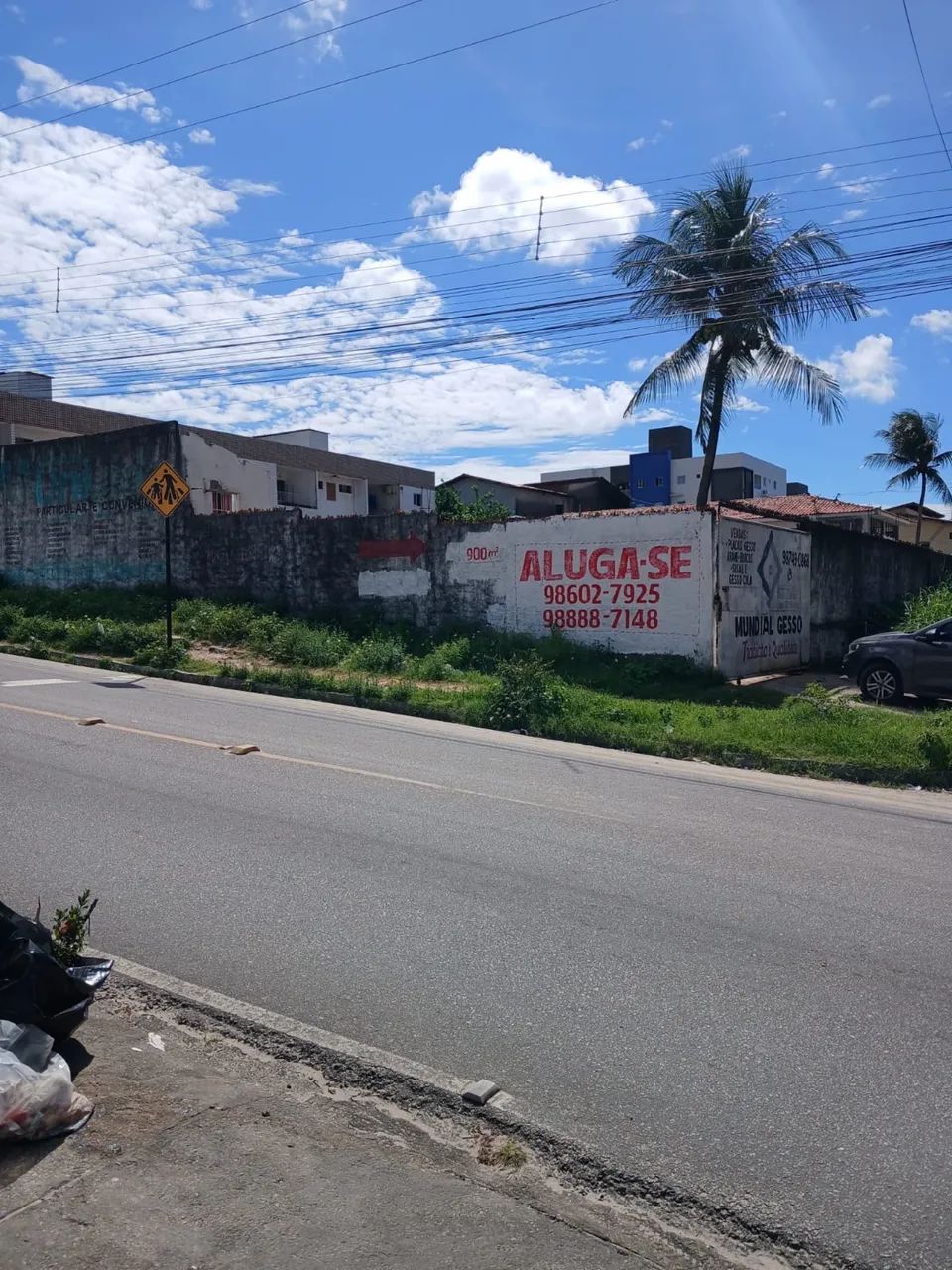 Alugo terreno grande excelente pra comércio 