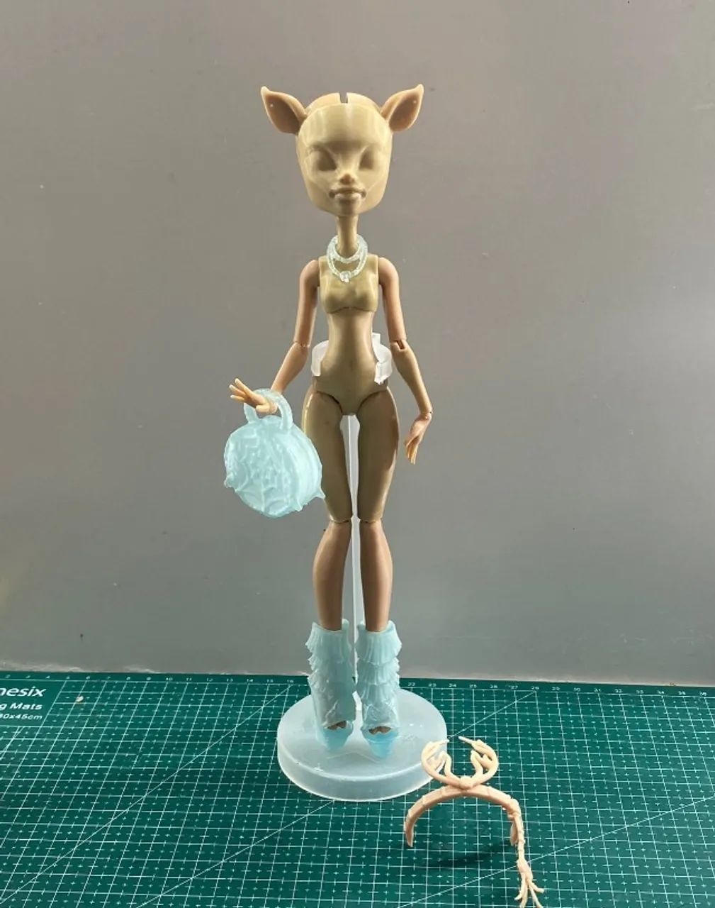 Isi Dawndancer Boneca Monster High G1 - base custom