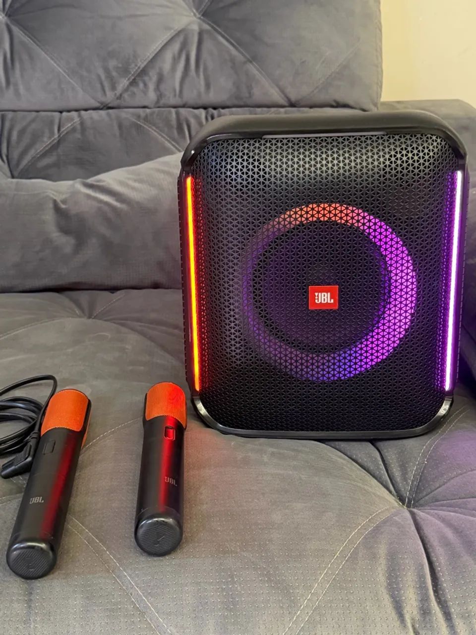 Jbl encore ,caixa com som absurdo e dois microfones de brinde para karaokê 1600$