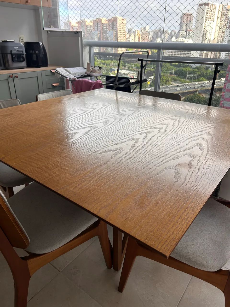 Mesa de madeira (Estar Móveis) 1,36m X 1,36m + 06 cadeiras - Foto 2