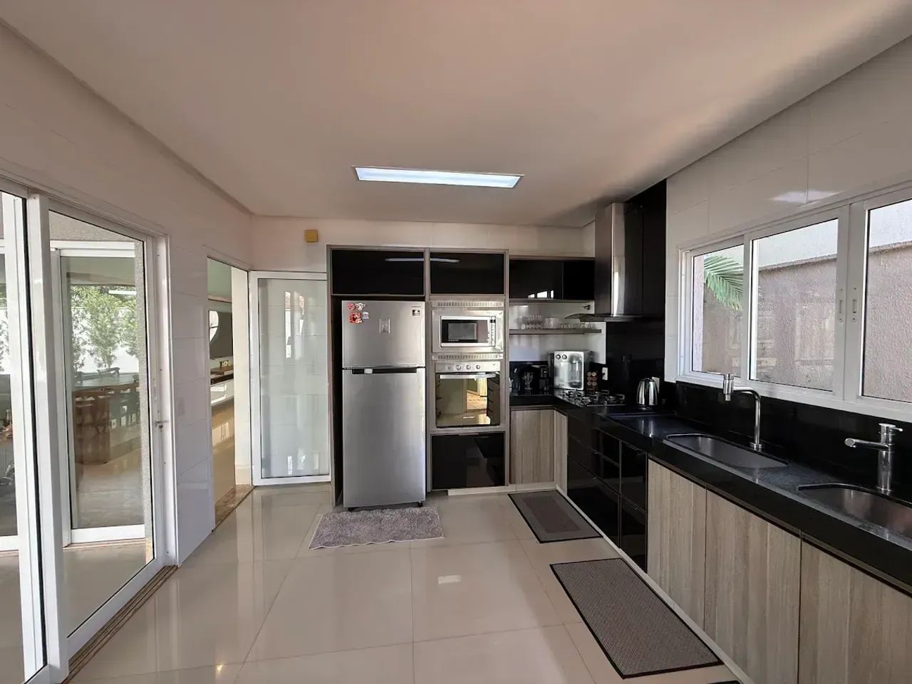 Térrea  252 m², 4 suítes, piscina aquecida, quintal no Cond Portal do Sol Green, Goiânia - - Foto 3