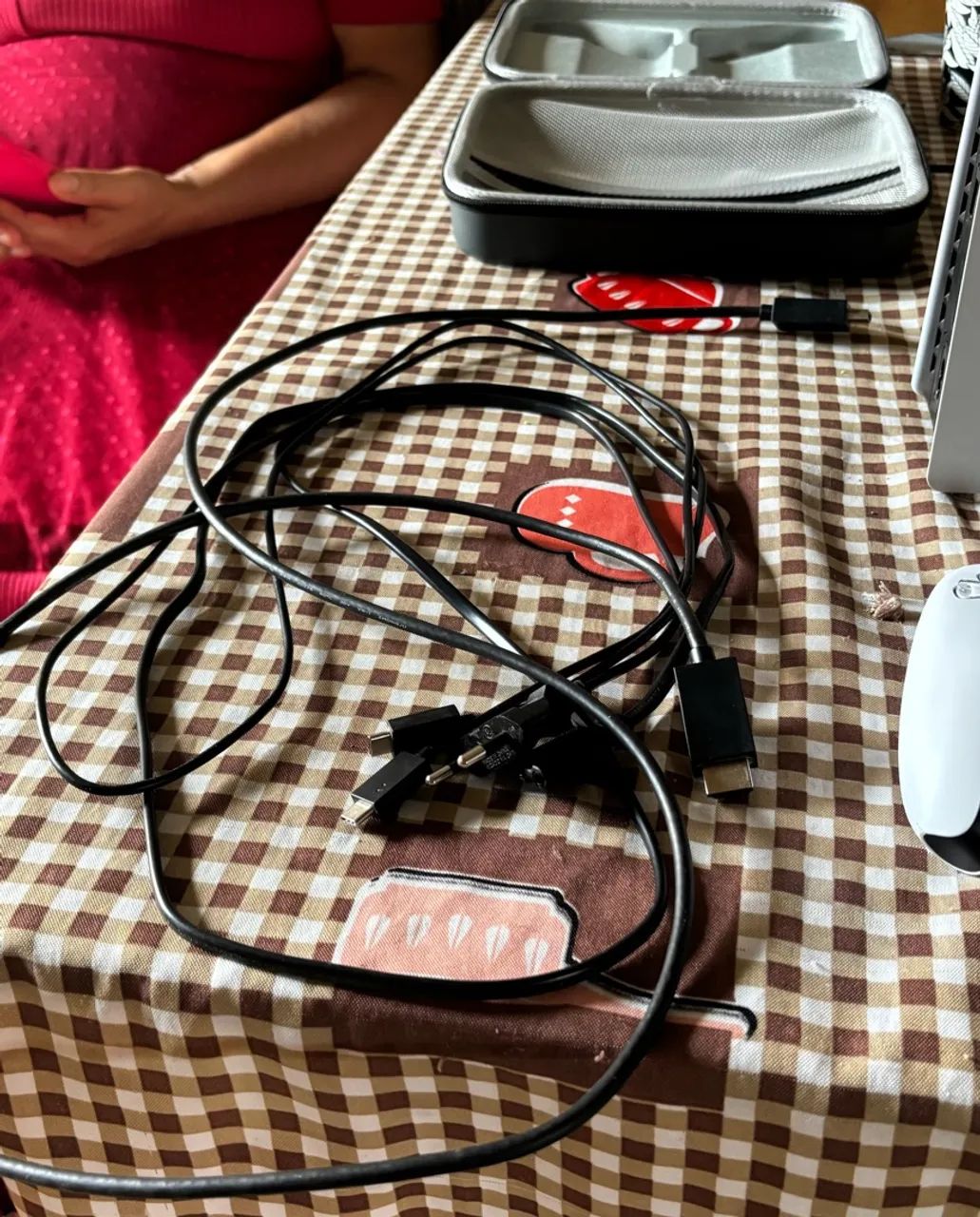 Vendo PS5 com dois controles e dois jogos  - Foto 3