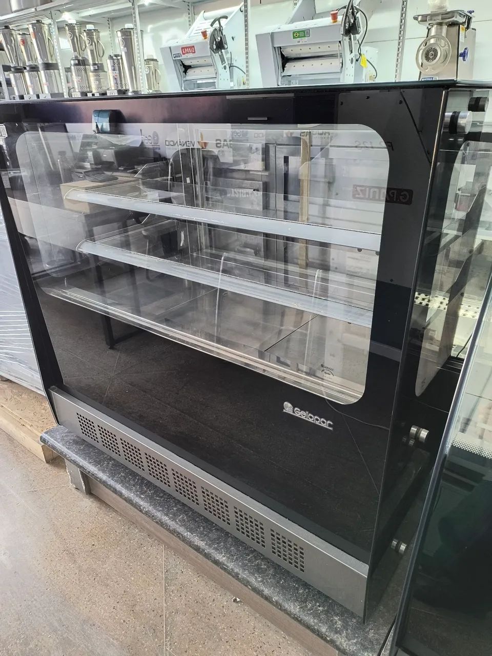 Balcão Vitrine Neutra Gelopar + Plataforma Usada 
