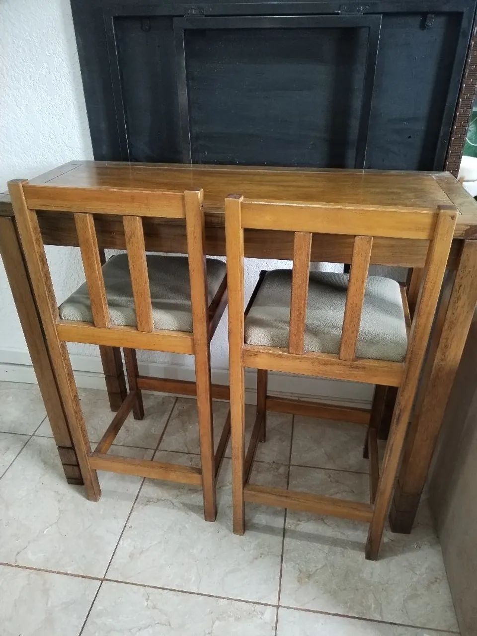 Mesa alta e duas cadeiras. - Foto 5