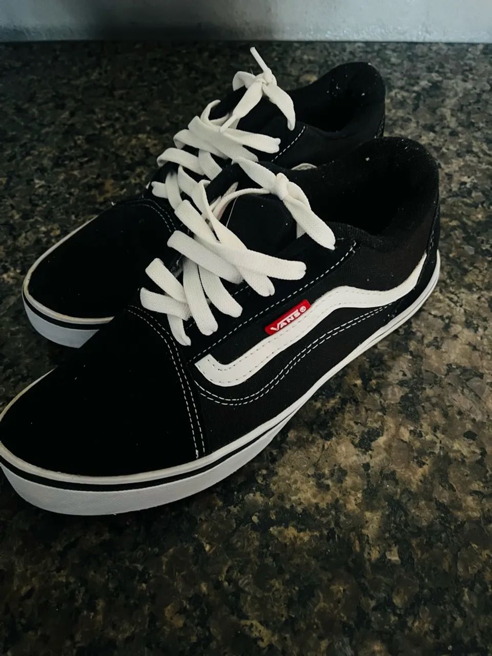 TÊNIS ESTILO VANS PRETO E BRANCO 