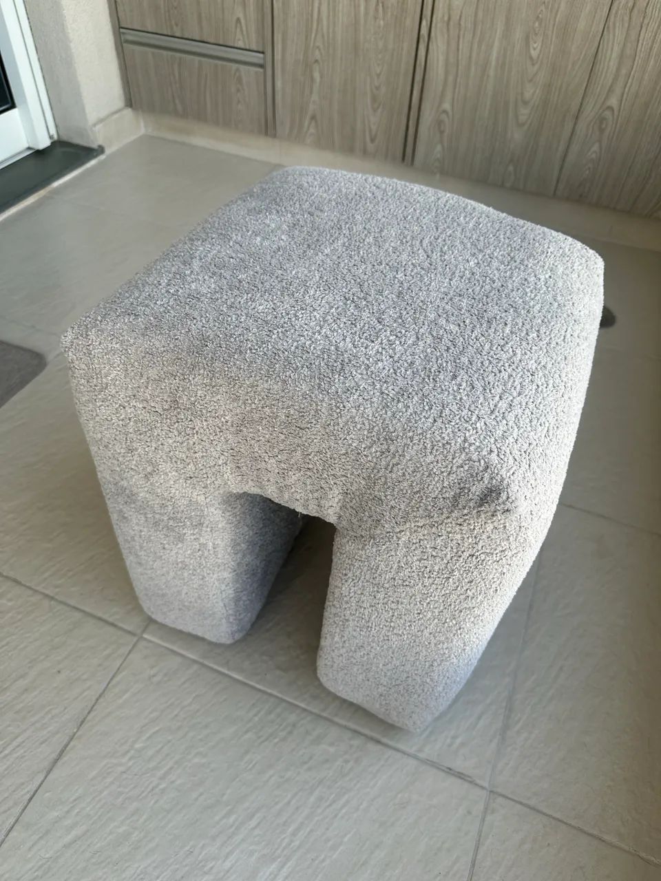 Puff cinza em boucle novo