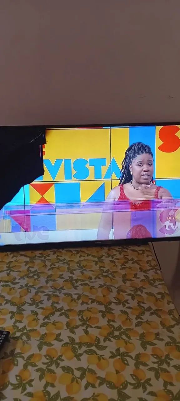 Vende - TV com defeito 