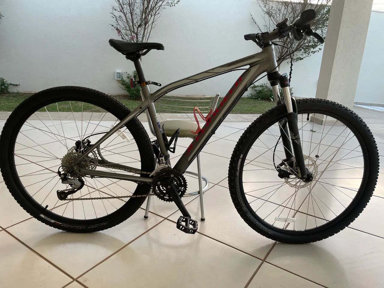Bicicleta Specialized Rockhopper - Aro 19