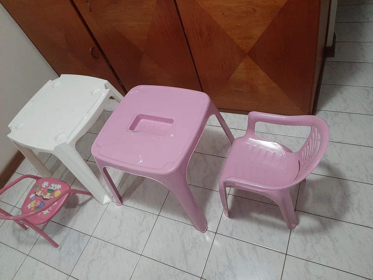 Mesas de plástico infantil. 