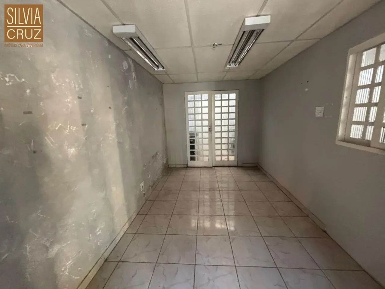 Imóvel com localização privilegiada para negócios e serviços. Ideal para Investidores! Ref - Foto 3
