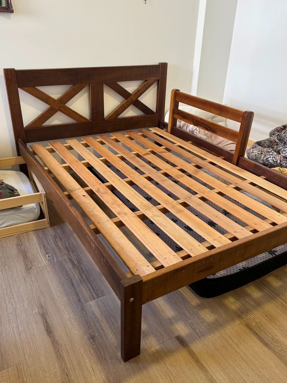 Cama casal madeira maciça canela
