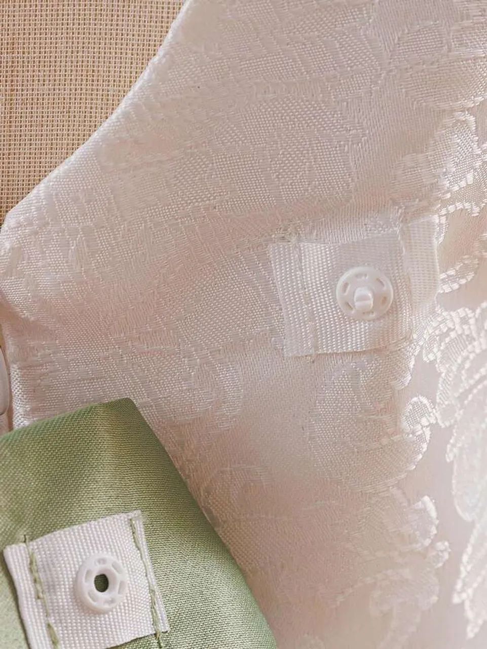 Vestido Branco com Laço Verde - Foto 4