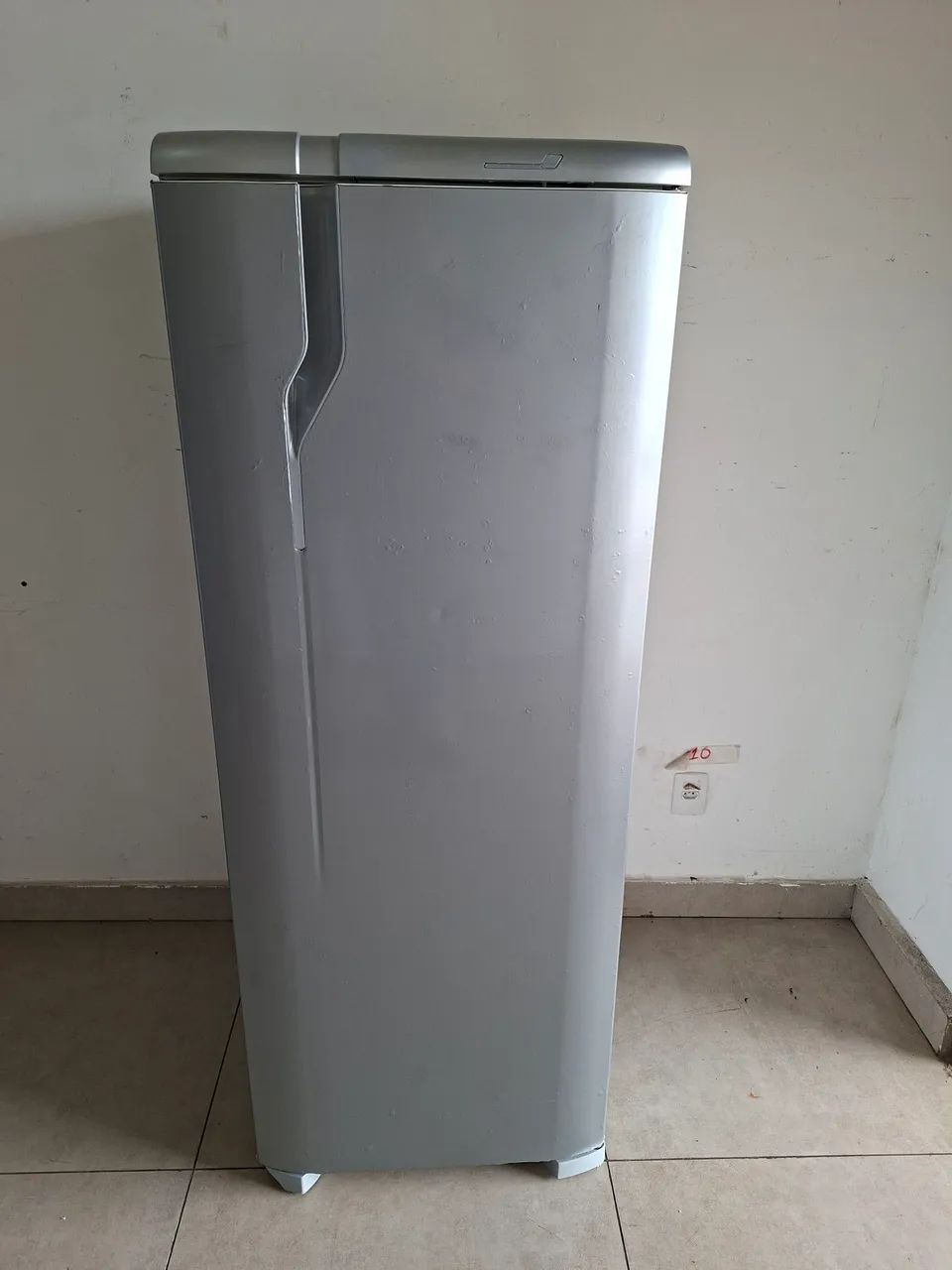 Freezer vertical Electrolux 220v