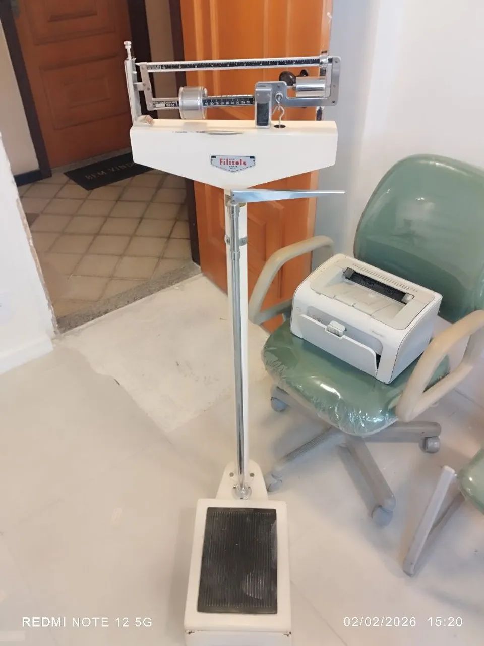 Balança de consultório.