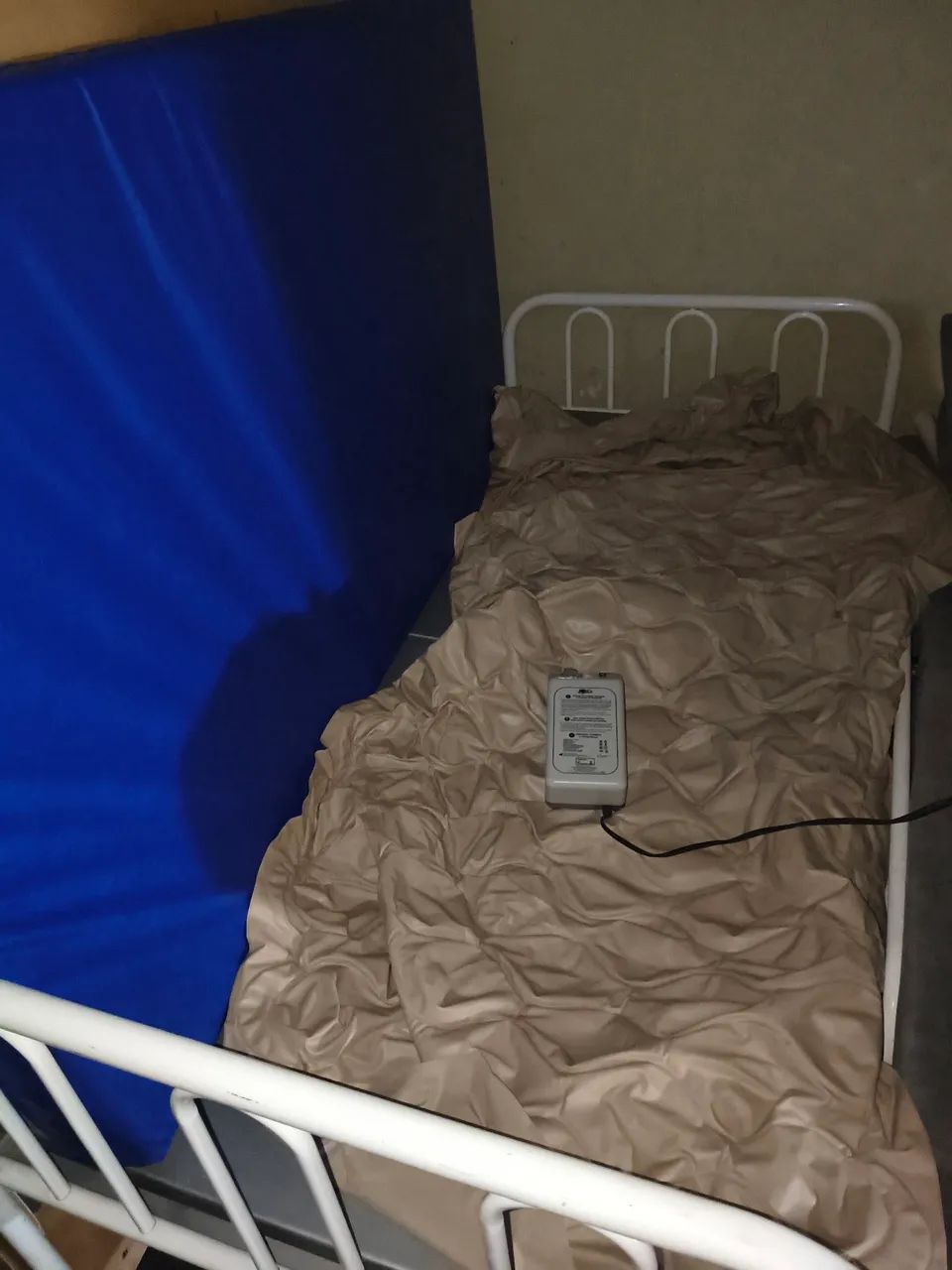 Cama hospitalar com colchão e colchão pneumático ótimo estado.