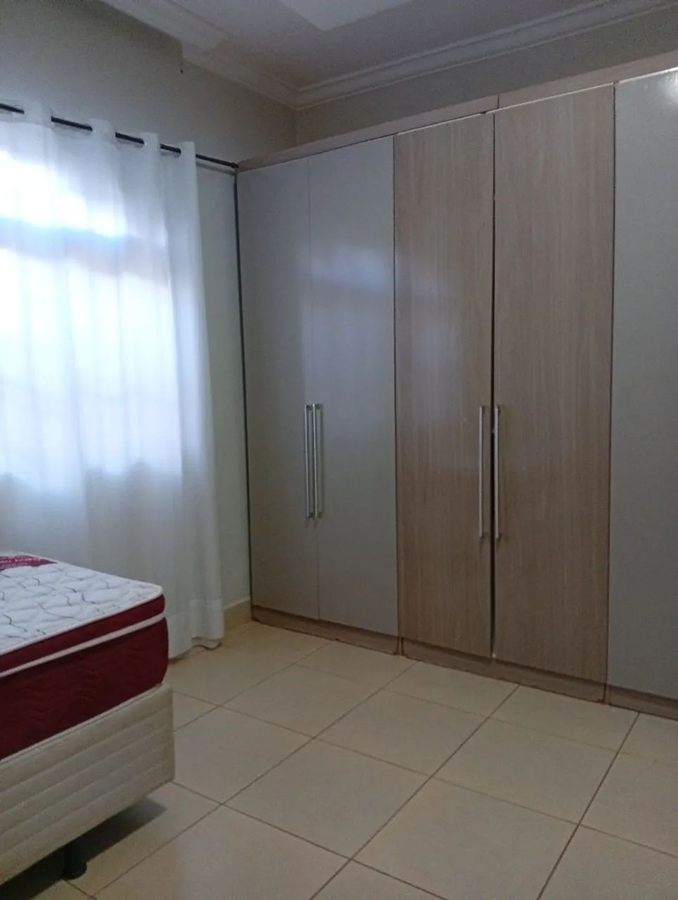 Aluguel de quarto para mulher