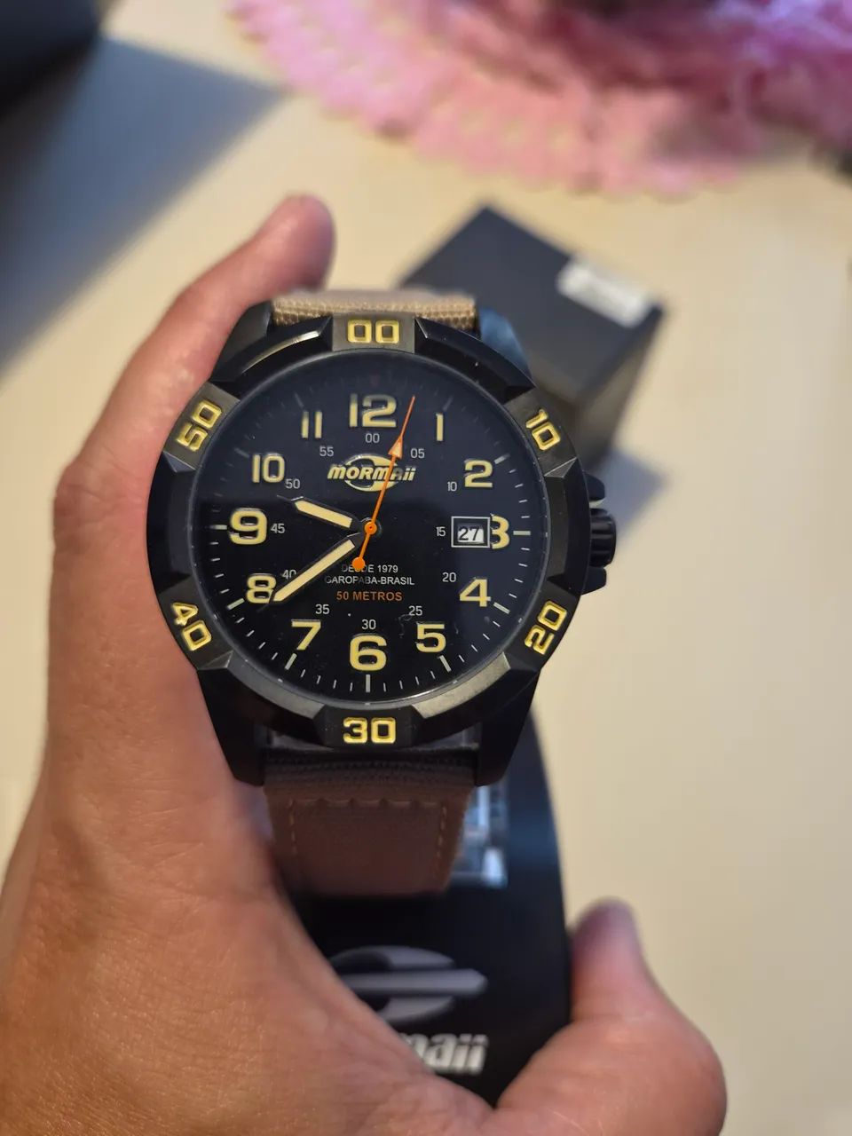 Relógio Mormaii Analógico Com Pulseira Bege E Fundo Preto - Foto 3