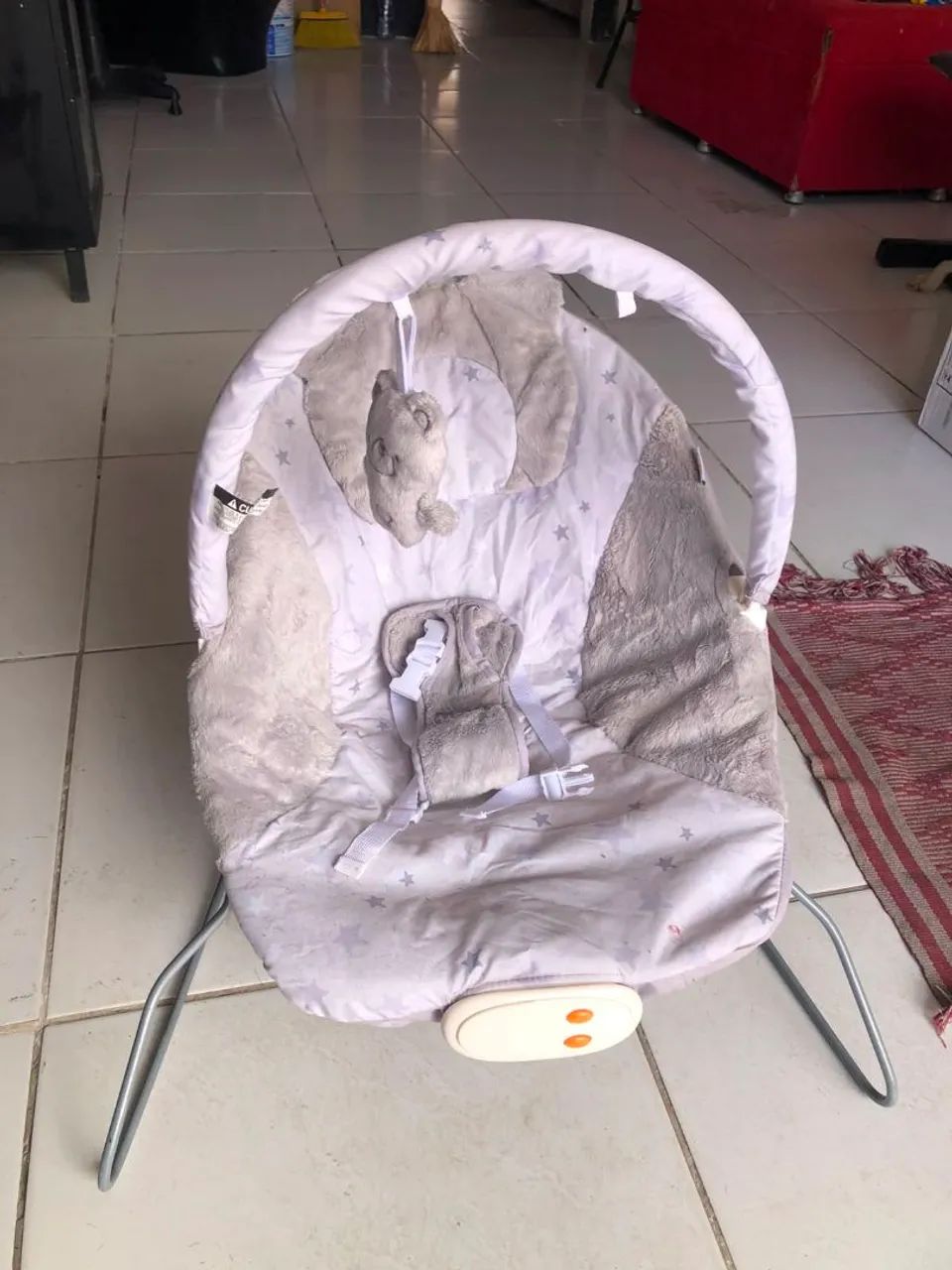 Cadeirinha de balanço q vibra e toca musica  - Foto 2