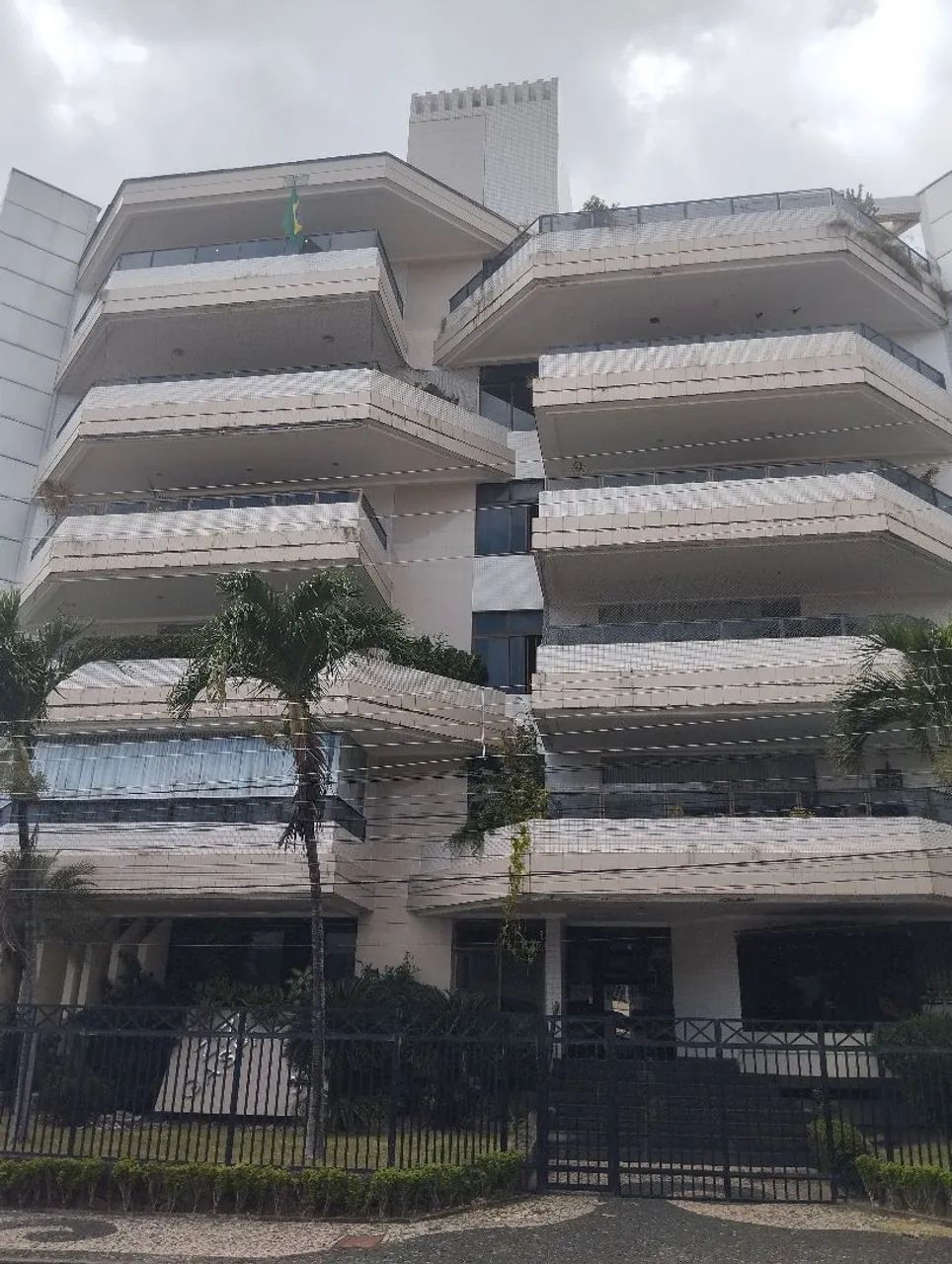 APARTAMENTO COBERTURA NO EDIFÍCIO ZIZI GASPAR 