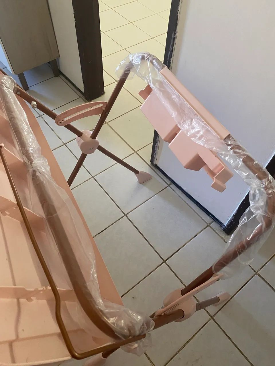 Banheira de bebê rosa semi nova 