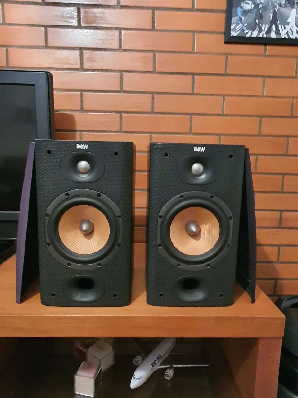 Caixa B&W DM 601 S3