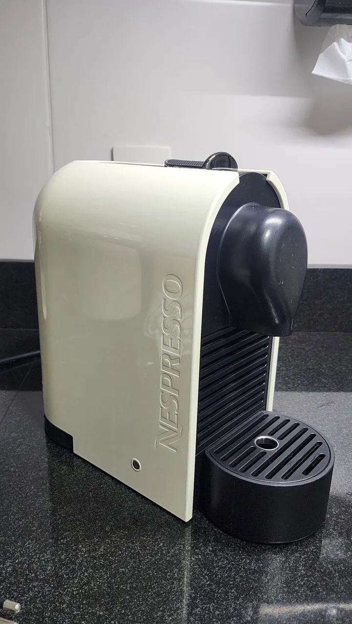 【中古】Nespresso U(ユー) クリーム C50CW Cafeteira Expresso Nespresso U C50 Pure Cream | Casas Bahia