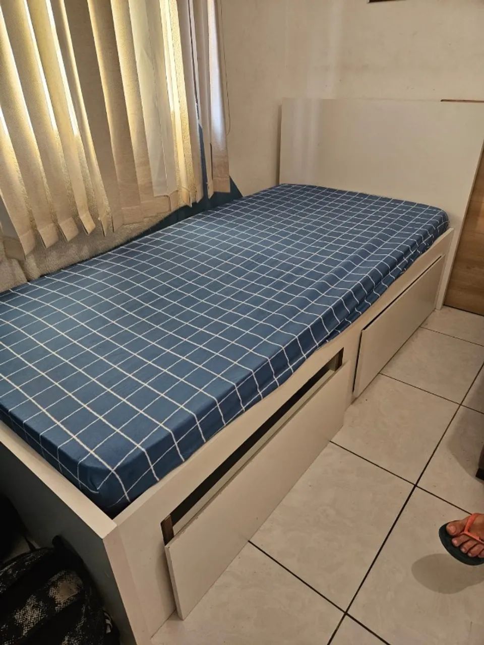 Cama de solteiro em mdf com dois gavetões 