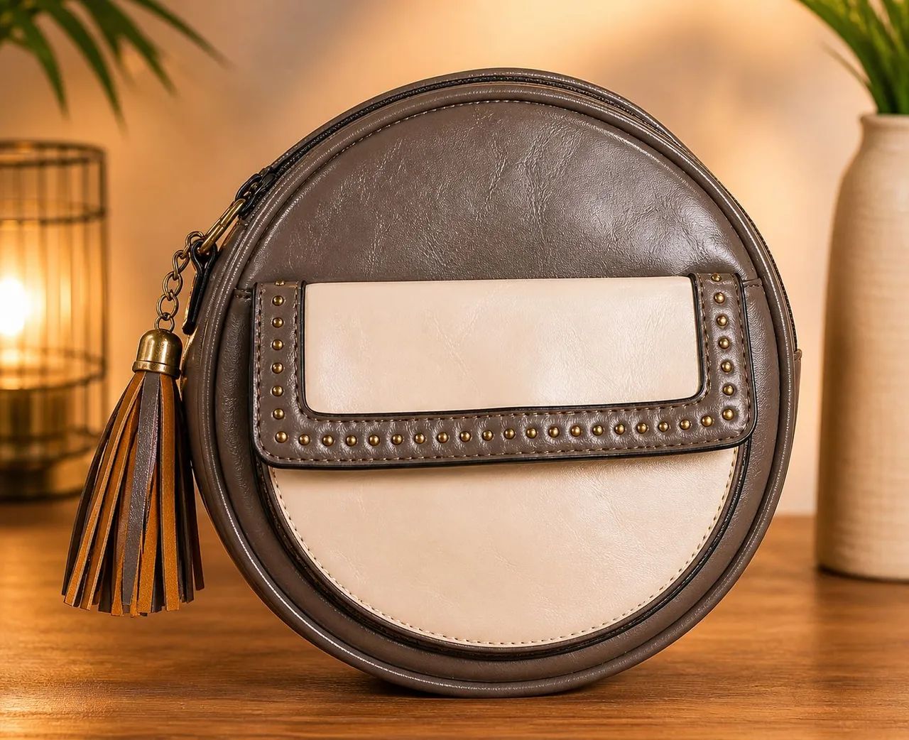 Bolsa Feminina Nova Espaçosa Com Bolso Interno e Externo e Alça  - Foto 2