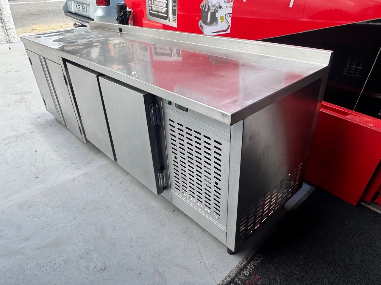 VENDO UM BALCÃO REFRIGERADO 4 PORTAS  - Foto 3