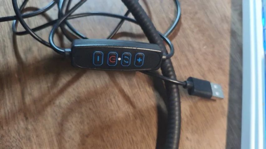 Luminária LED VILU ONE USB com Garra e Haste Flexível - Foto 3