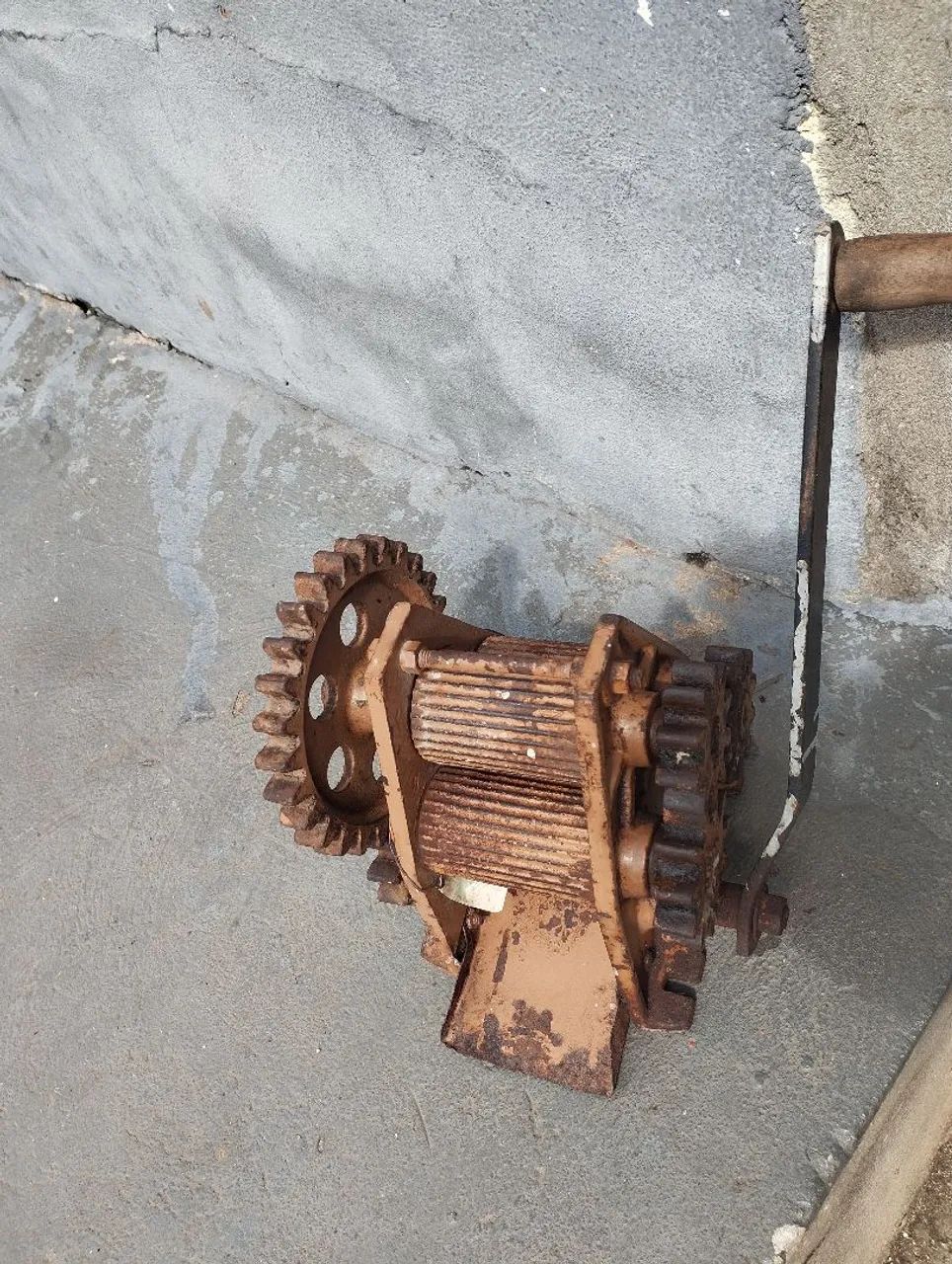 Engenho manual antigo pra moer cana 3 moendas. - Foto 3