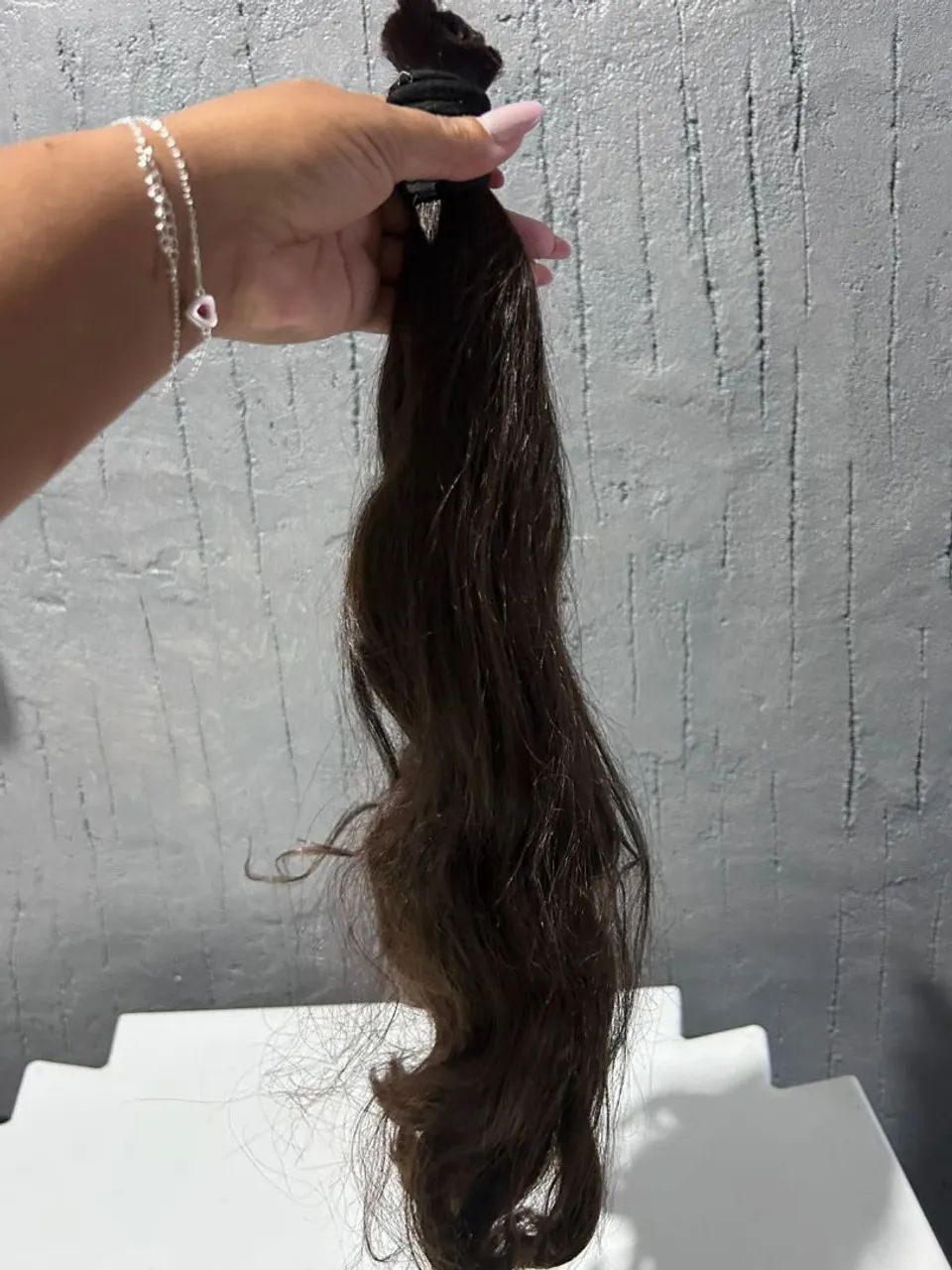 Vende-se cabelo virgem, ondulado e volumoso, 47 cm - Foto 3