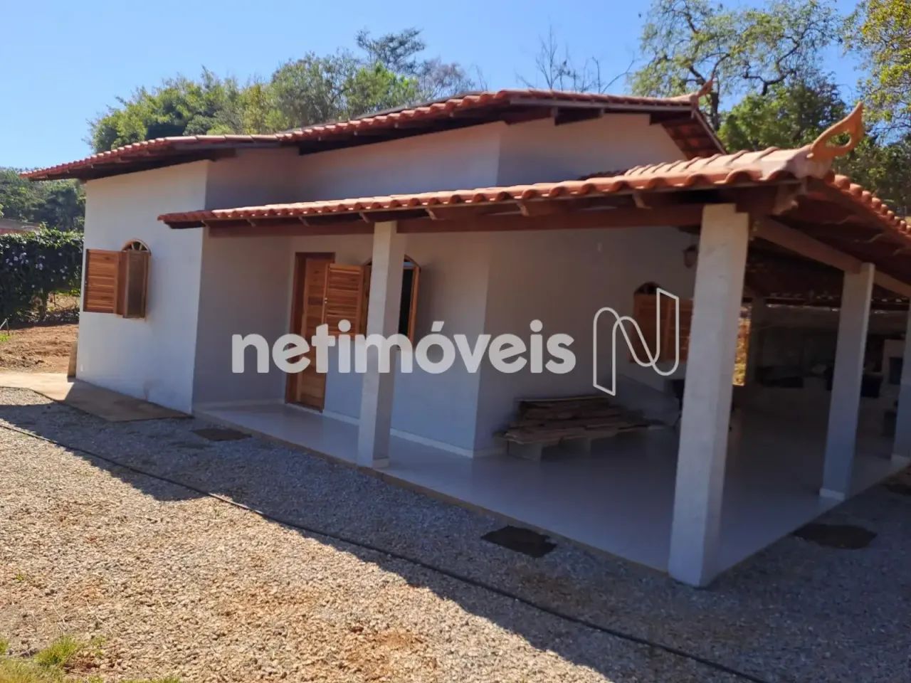 SÍTIO À VENDA  CASA DE 2 QUARTOS, PISCINA, IMOBILIADA E COM MOBÍLIA!