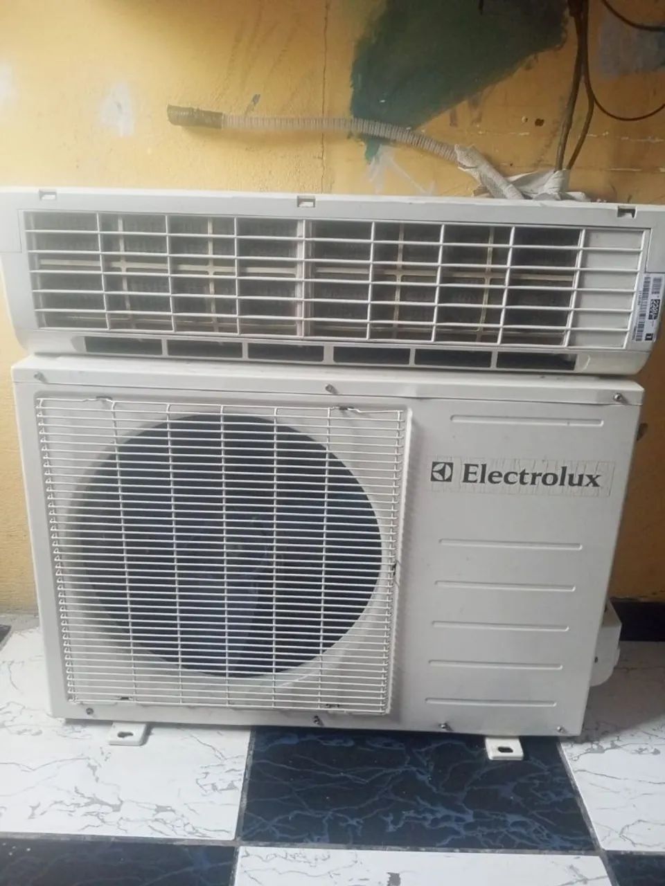 Ar condicionado split 12mil Electrolux semi novo gelando bem - Foto 2