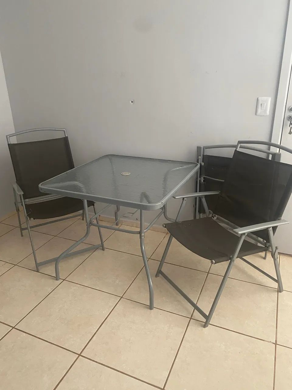 ? MESA COM TAMPO DE VIDRO + 3 CADEIRAS ? R$ 350 - Foto 3