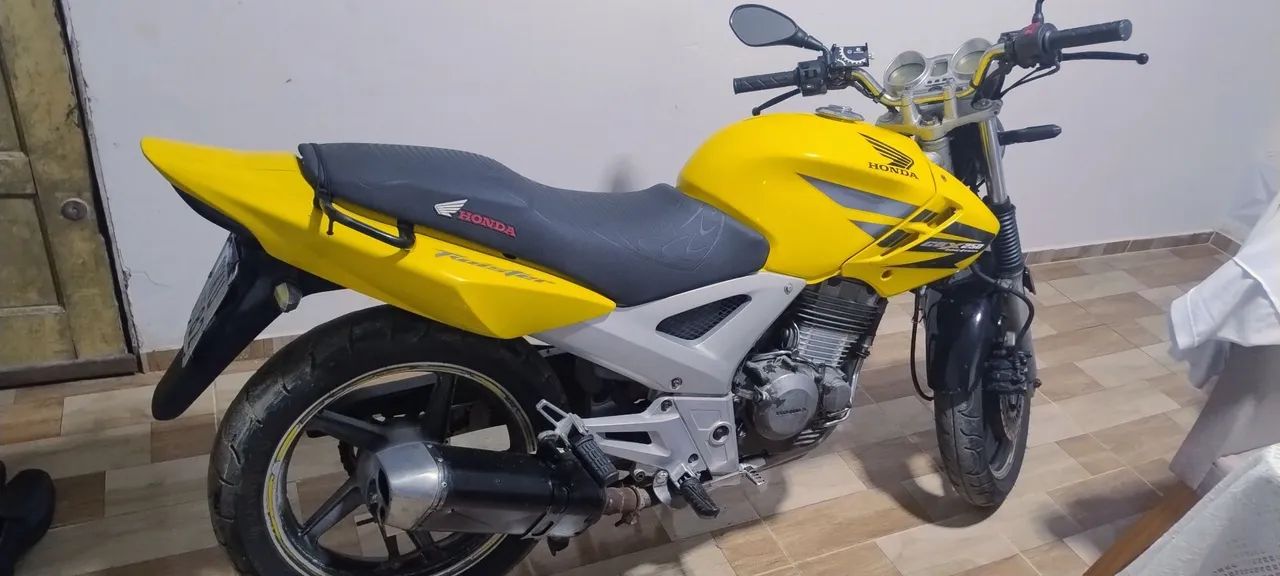 Pra vender ligeiro Twister ano 2007 CBX 250 cor amarela em perfeito estado de conservação  - Foto 6