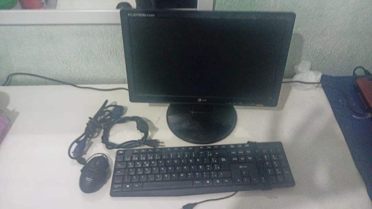 teclado, mouse, monitor, cabos