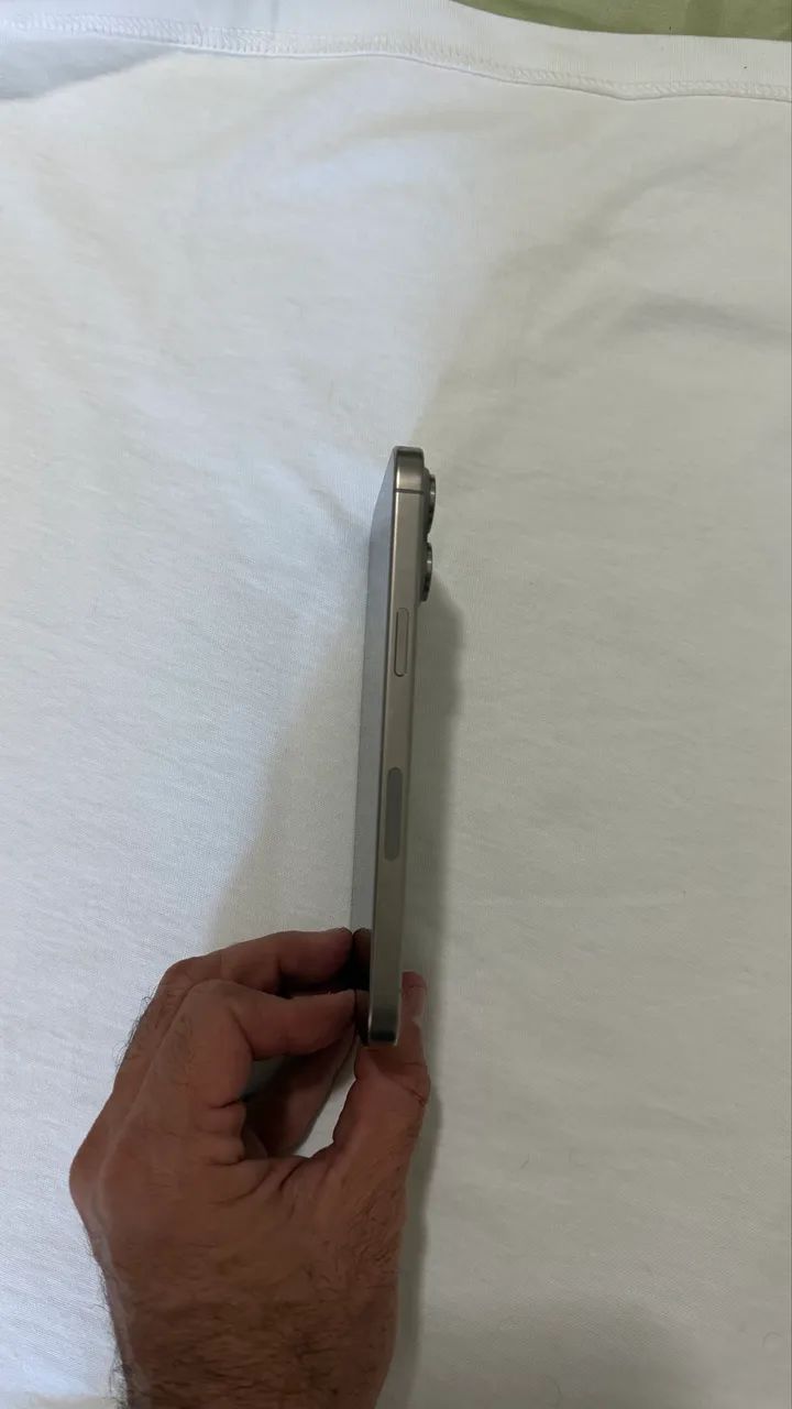 Vendo iPhone 15 pro max 256g natural titanium  - Foto 3
